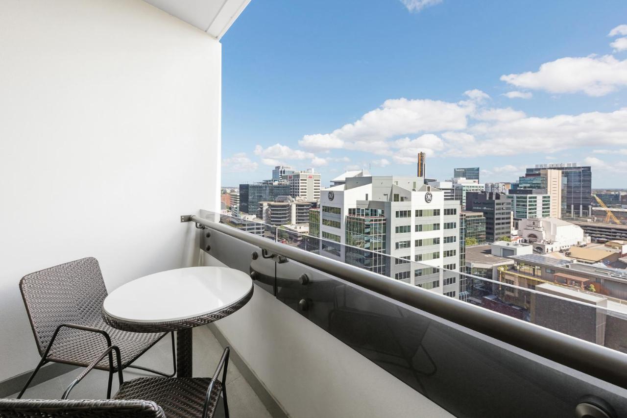 帕拉马塔教堂街美利通公寓式酒店 悉尼 外观 照片 A balcony in Melbourne, Australia