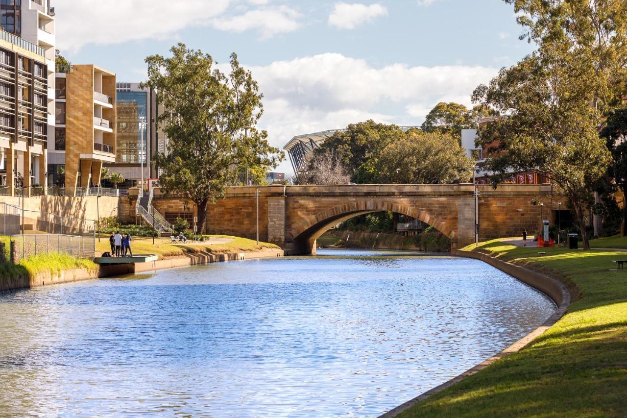 帕拉马塔教堂街美利通公寓式酒店 悉尼 外观 照片 The Swan River at Perth Stadium